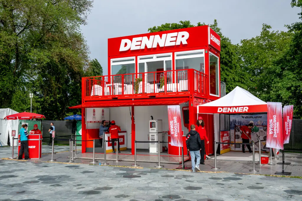 Neuer Container für den Markenauftritt von denn Schweiz im Einsatz